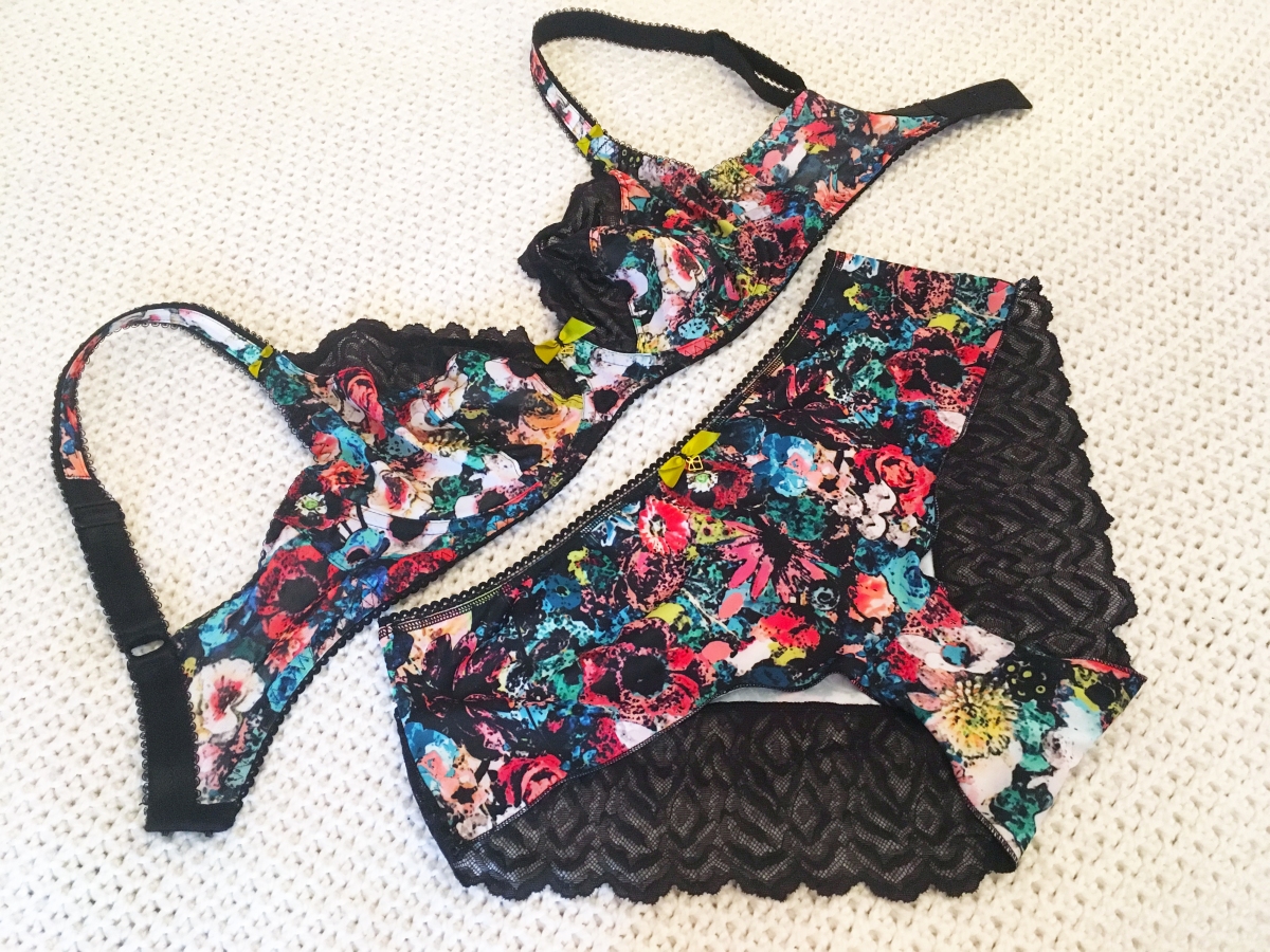 REVIEW: FREYA DECO CHARM PLUNGE BRA AND BRIEF - PRETTY YOUNG THING